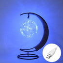 Abajur noturno para quem valoriza estilo rústico e quer um toque natural na decoração com estrutura de ferro e design trançado