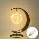 Abajur noturno para quem valoriza estilo rústico e quer um toque natural na decoração com estrutura de ferro e design trançado